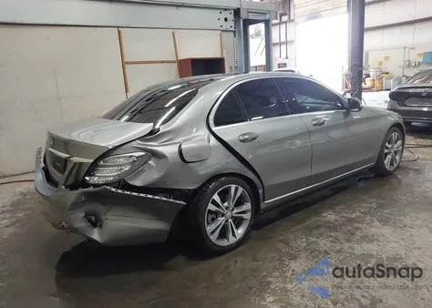 2015 Mercedes-Benz C 300 Luxury/Sport из США, поврежденный, VIN 55SWF4JB2FU046325